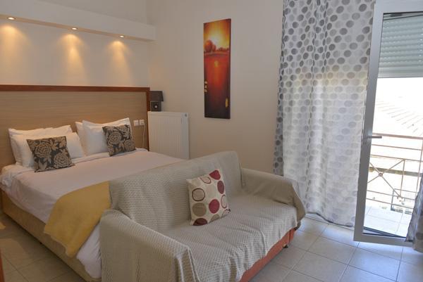 Mideia Hotel Левадея Екстериор снимка