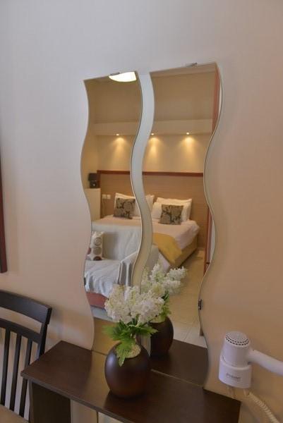 Mideia Hotel Левадея Екстериор снимка