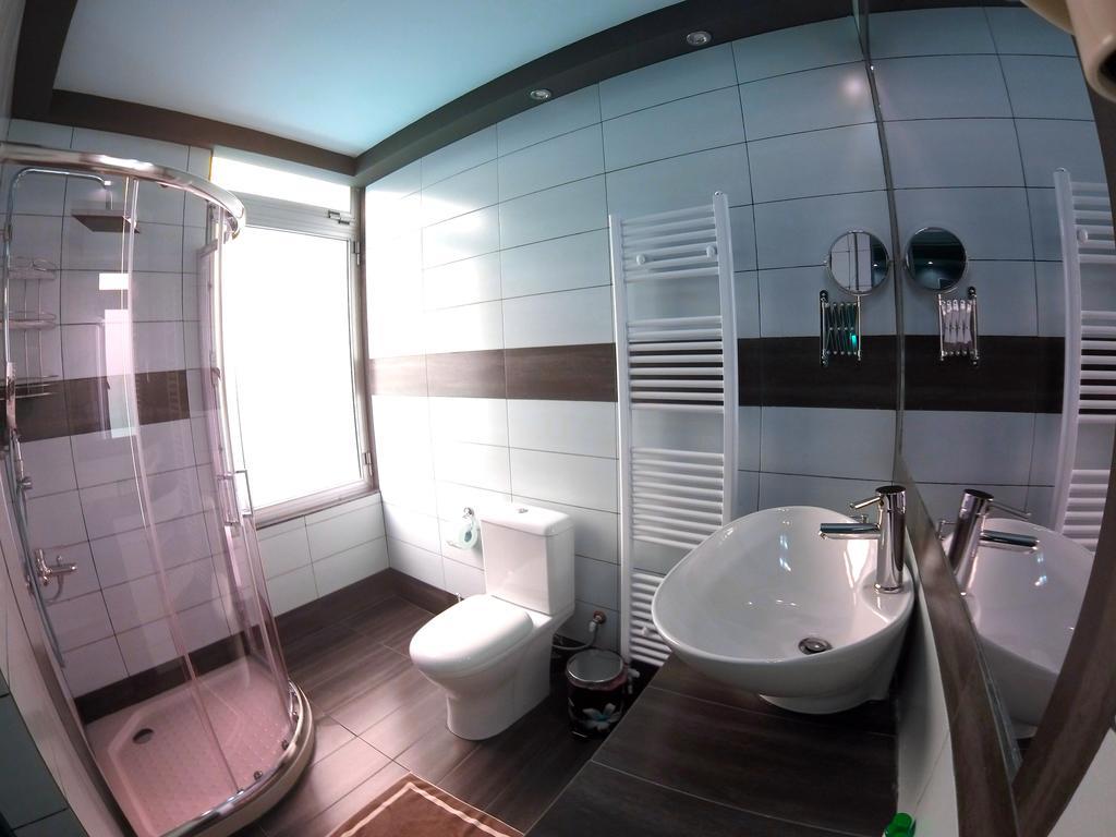 Mideia Hotel Левадея Екстериор снимка